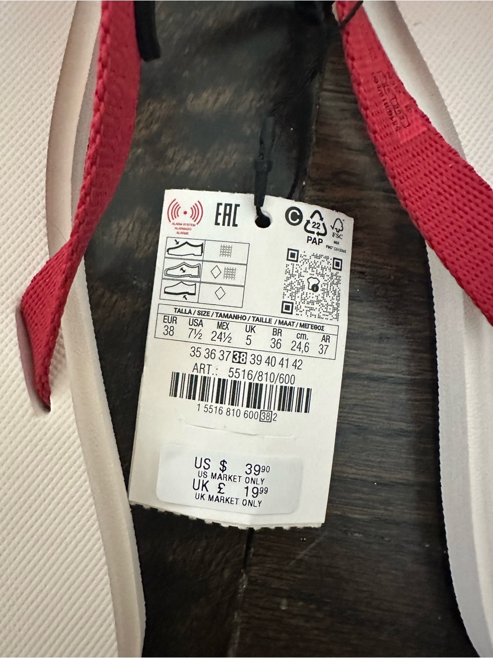 ZARA 7.5 White Flip Flops with Red Straps - Picture 2 of 4